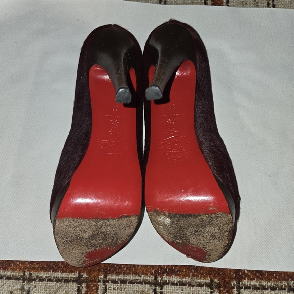 Authentic Christian Louboutin Burgundy Fur Peep-Toe Pumps - Size 38 - Picture 2 of 5